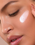YOUNGBLOOD Žvilgesio suteikianti makiažo bazė ''Hydra-Glow Treatment Balm"