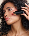 Youngblood Mineral Cosmetics VividLuxe Crème Blush Stick daugiafunkciniai kreminiai skaistalai pomelo