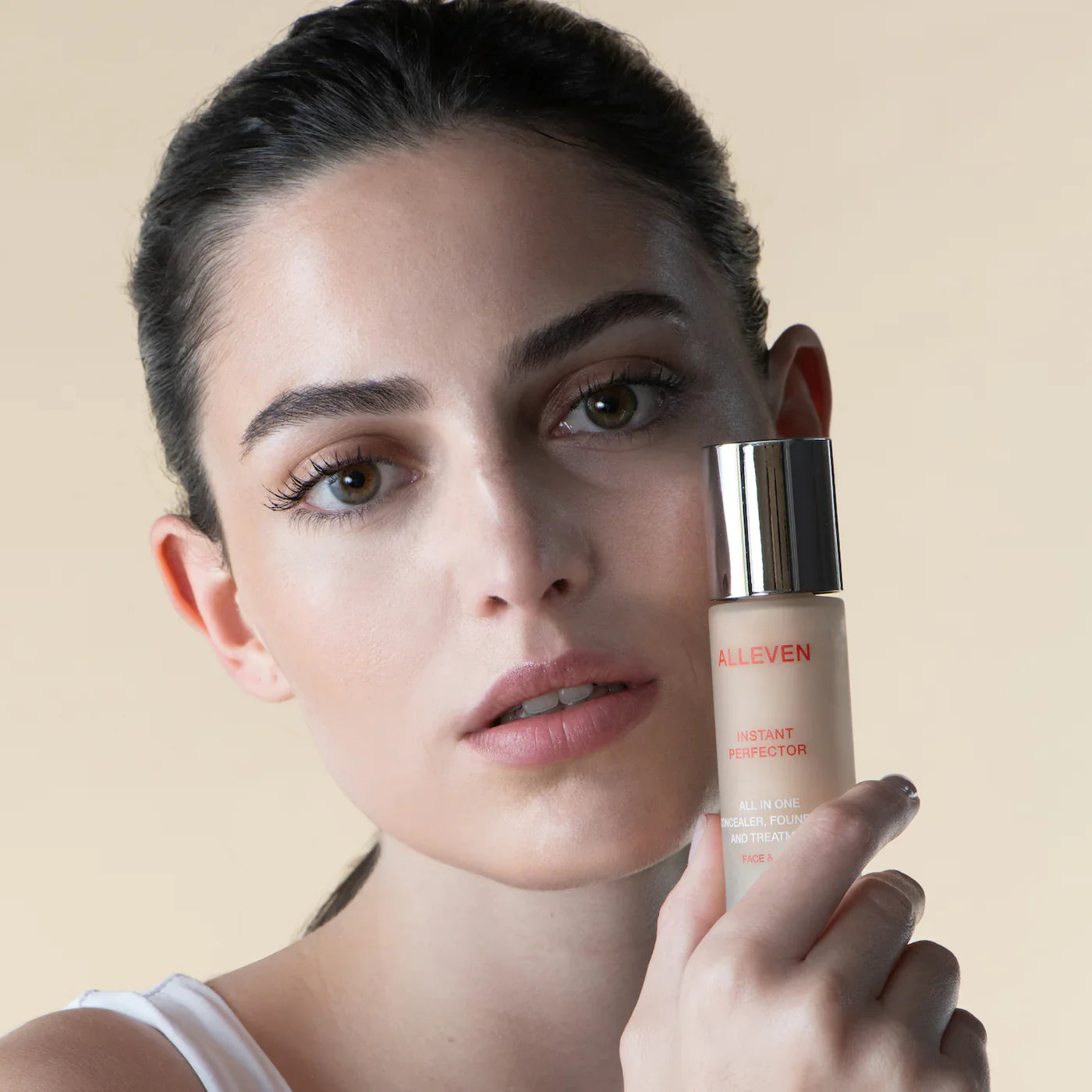 Alleven Instant Perfector tonuojanti pudra ir maskuoklis viename PEARL