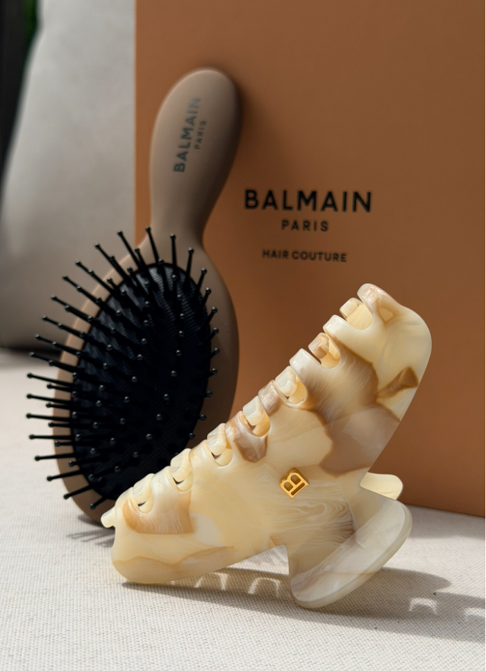 Balmain Paris Limited Edition Medium Marble Pince &amp; Brush Set – išskirtinis riboto leidimo plaukų segtuko ir plaukų šepečio rinkinys