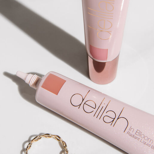 Delilah In Bloom Radiant Liquid Blush kreminiai skaistalai - Sweet Pea ...