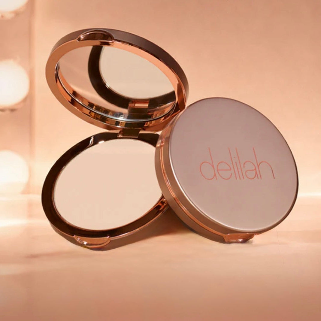 DELILAH Pure Touch Hyaluronic Pressed Powder Presuota fiksuojamoji pudra su hialurono rūgštimi