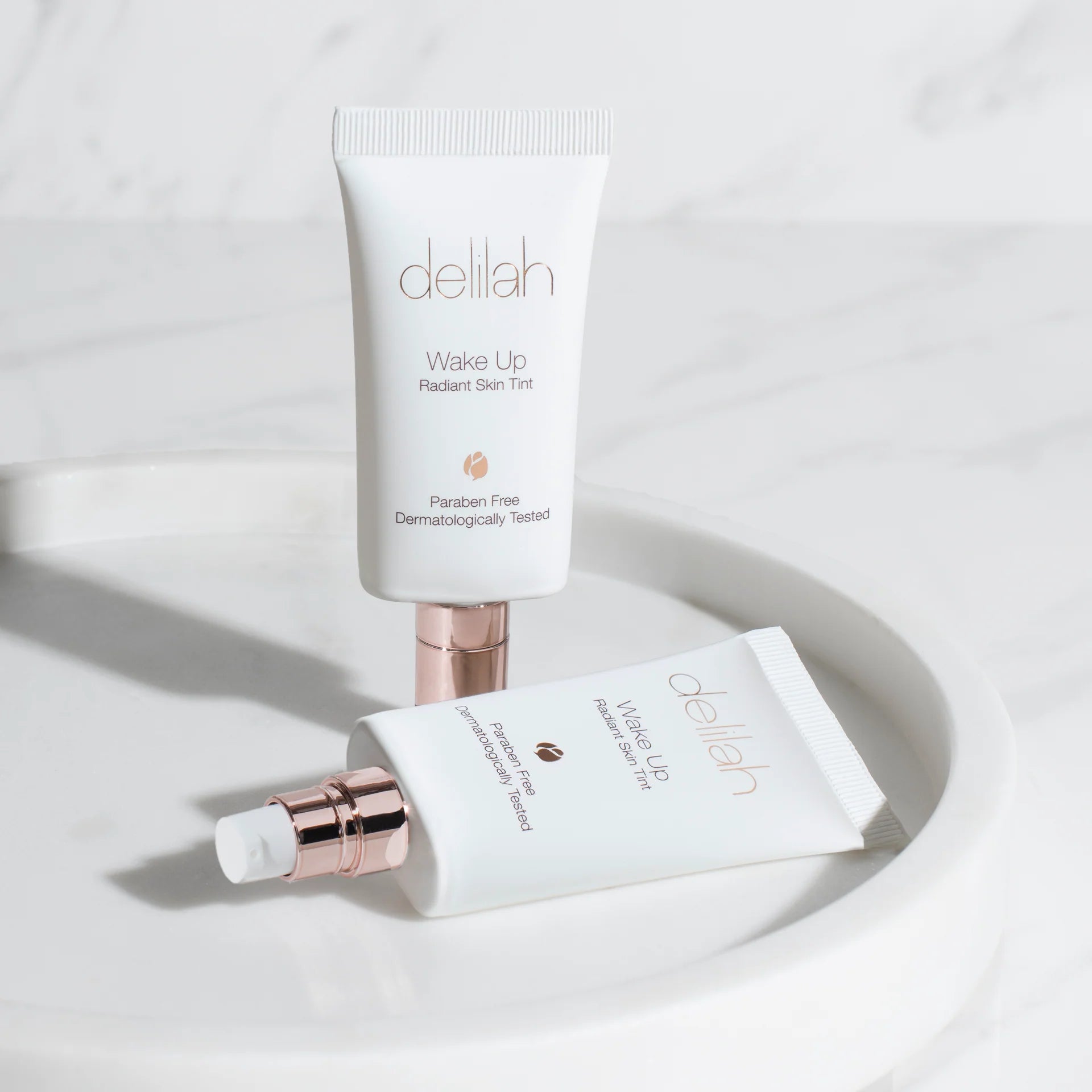Delilah Wake Up Radiant Skin Tint tonuojantis veido kremas - Opal