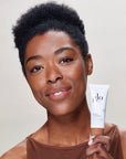 Glo Skin Beauty Oil-Free Tinted Primer bealiejinis kremas su spalva SPF30 - Deep Medium įdegusiai odai (riebiai/mišriai odoms)
