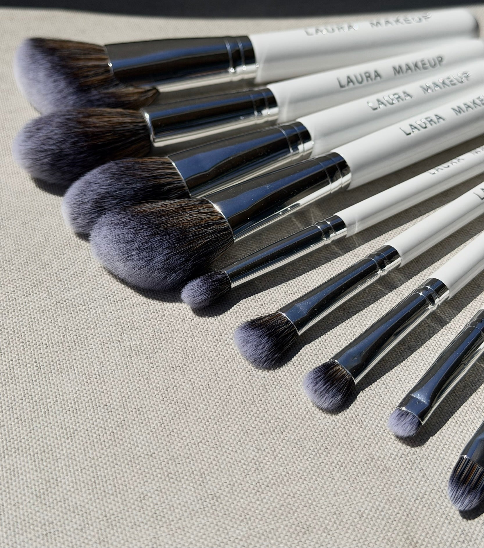 Laura Makeup 12 vnt. šepetėlių rinkinys
