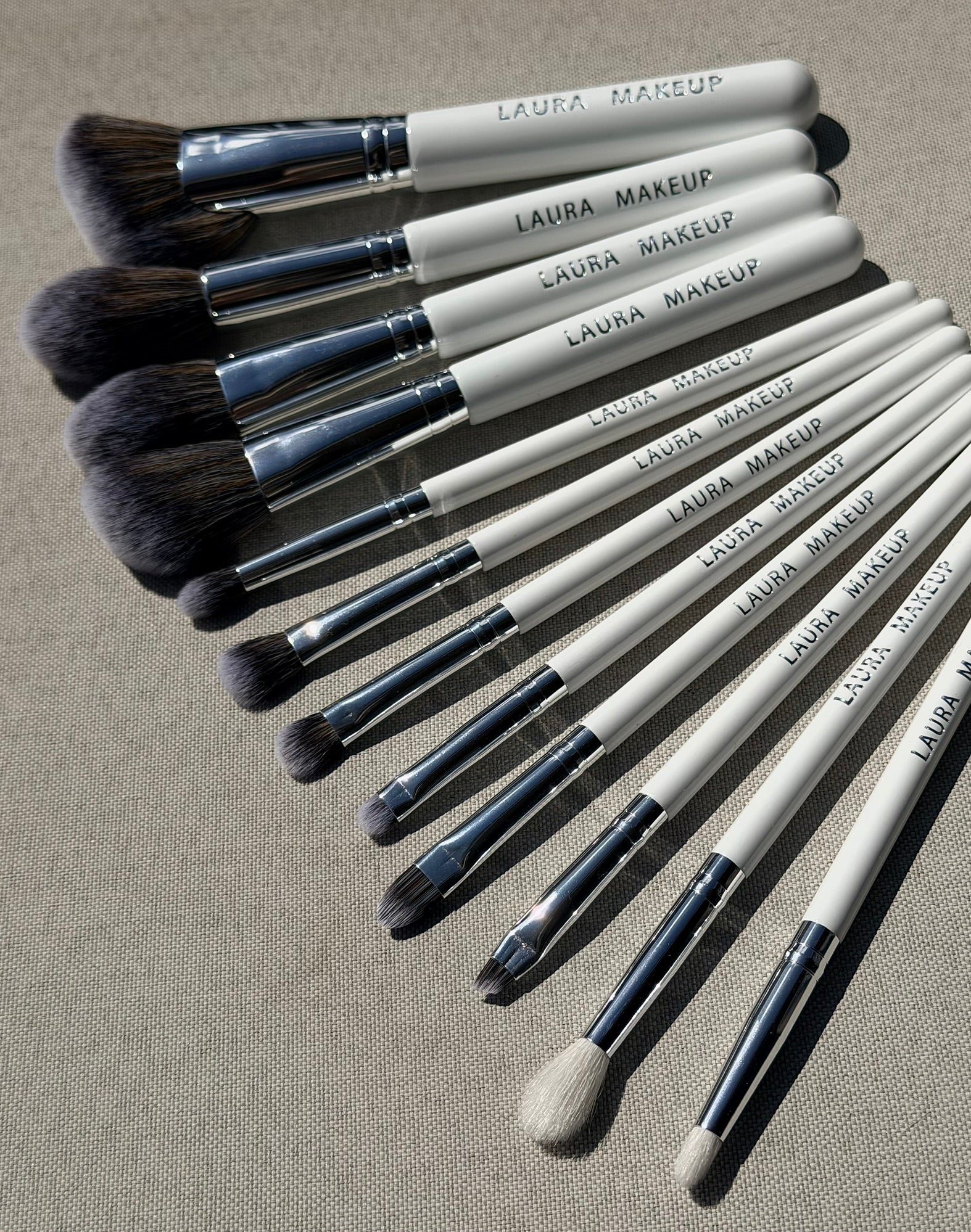 Laura Makeup 12 vnt. šepetėlių rinkinys