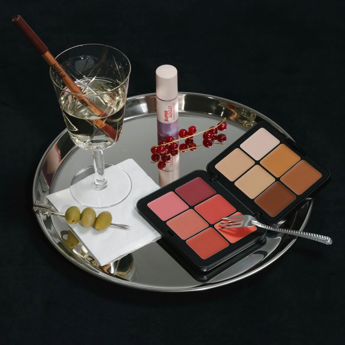 Make Up For Ever Ultra HD Face Essentials Palette kreminė modeliavimo ir skaistalų paletė (BESTSELERIS)