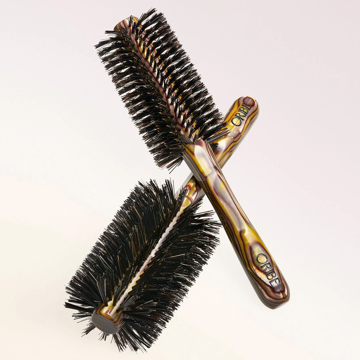 Oribe – Medium Round Brush – Vidutinis apvalus šepetys