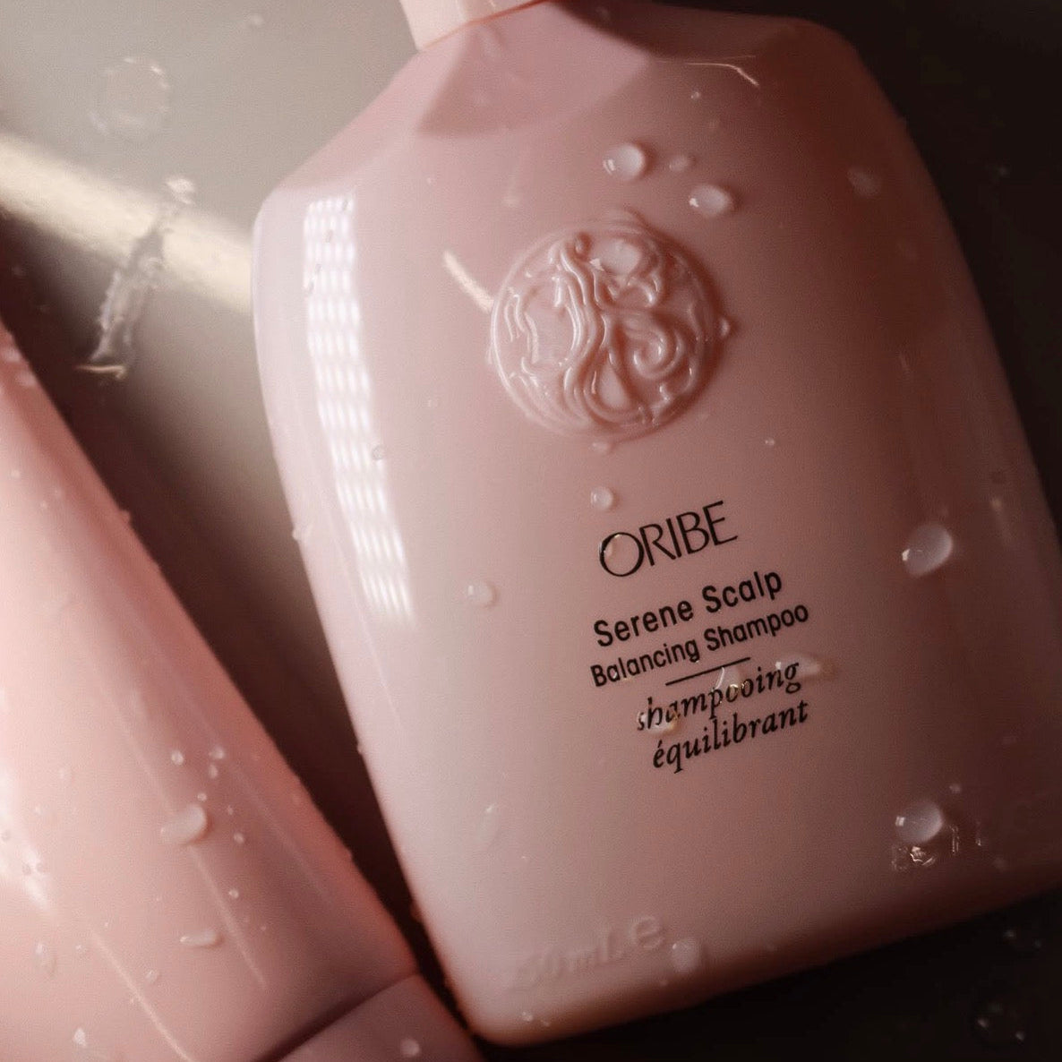 Oribe Serene Scalp Balancing Shampoo Švelnus, plaukus puoselėjantis šampūnas (šalina pleiskanas)