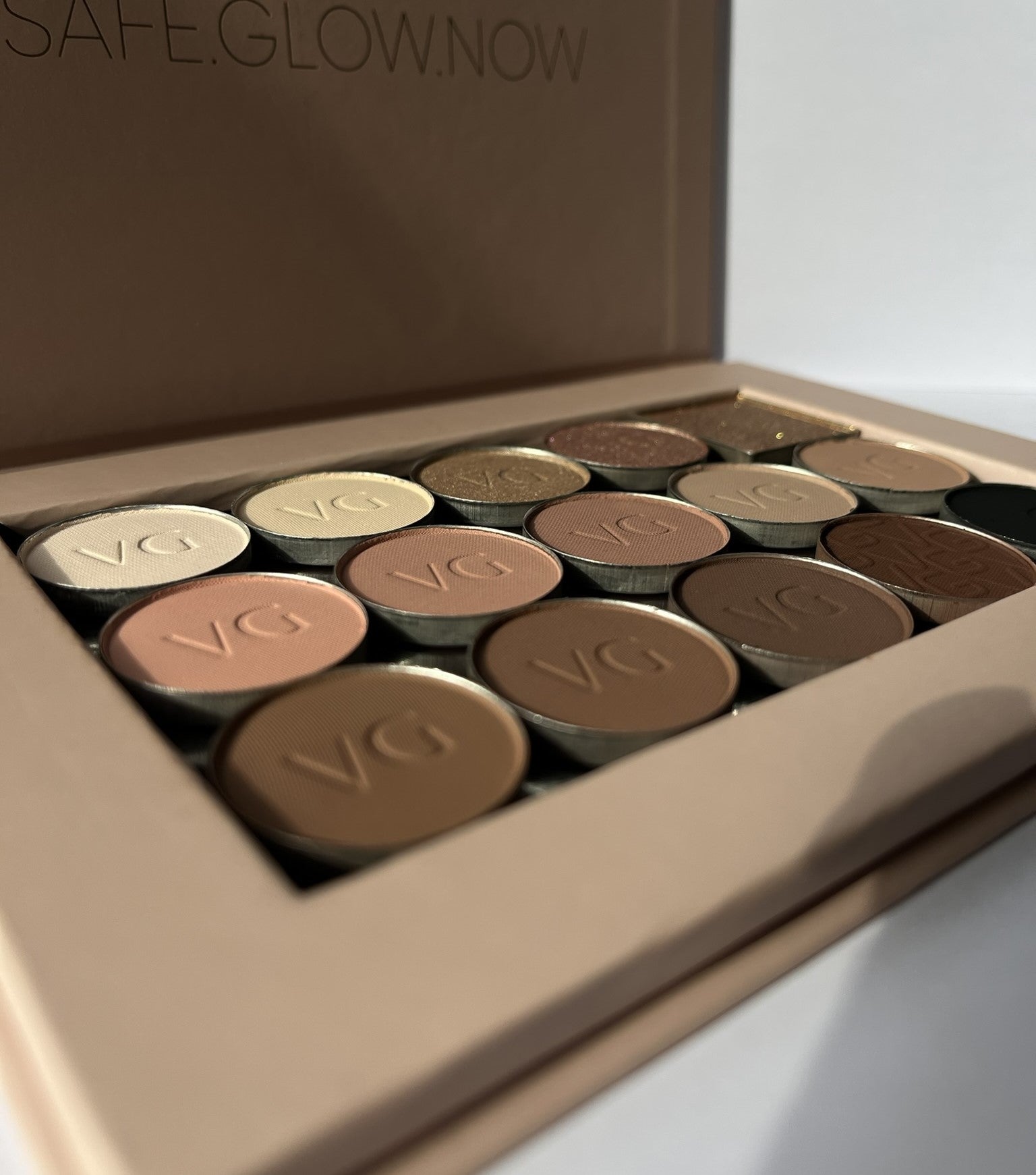 ProVG & Valentina feel the wow NR.1